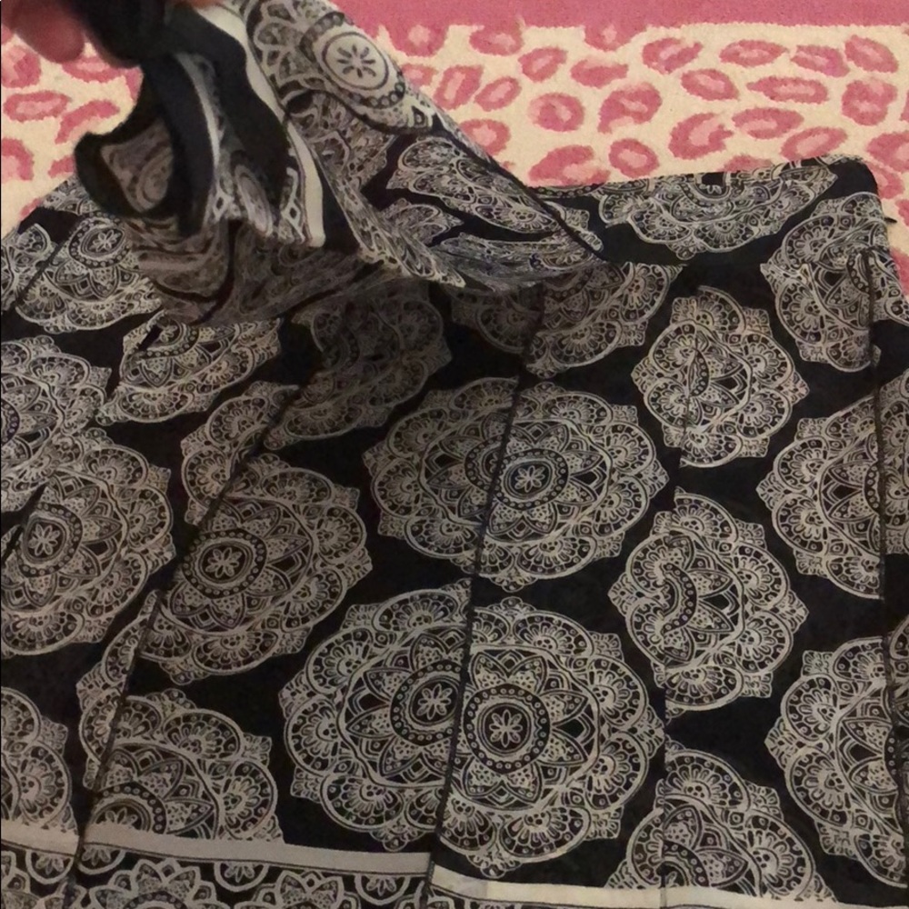 White House black market silk skirt - Picture 4 of 5